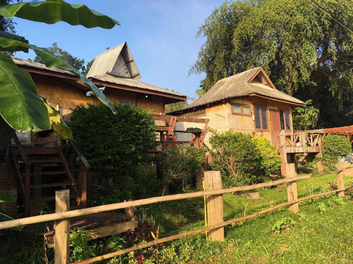 Golden Hut -Chill Bungalows In Town黄金泰式传统独栋小屋 Pai Luaran gambar